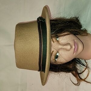 Bailey of Hollywood. 💯 Wool. Breed Model. Never-worn. Men's size Medium